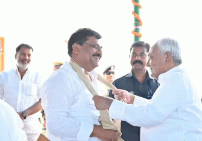 Former Chief Minister Arrives at Umesh Kushwahas Residence