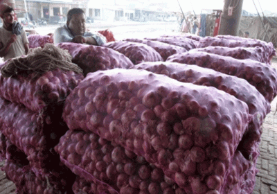 Prices of onion and tomato spoil the taste, prices of vegetables are heavy on the pocket