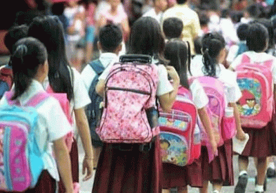 Private schools are obstructing parents to collect books