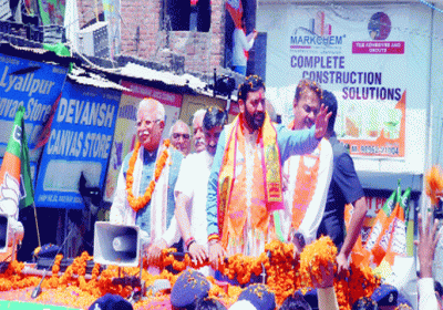 Amidst the scorching heat, the enthusiasm of the workers is at its peak