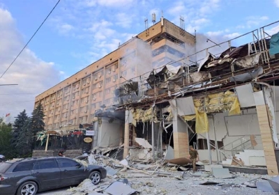 Four killed after Russian missiles hit restaurant in Ukrainian city