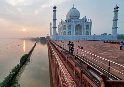 Yamuna Water Reached Taj Mehal Walls 