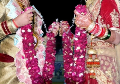 the groom fell in the ceremony of Jayamala