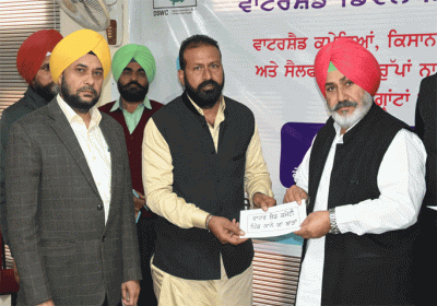 Chetan Singh Jodamajra handed over a grant of Rs 4.00 crore for watershed programs in the state