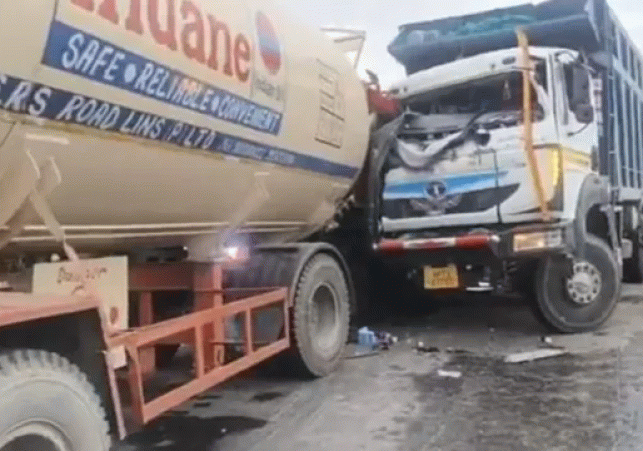 Massive Collision Between LPG Tanker and Two Tippers