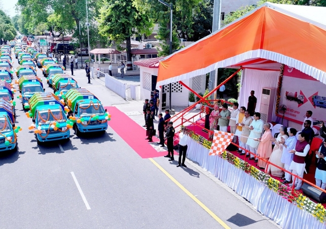 CM Yogi Flagged Off Electric Buses