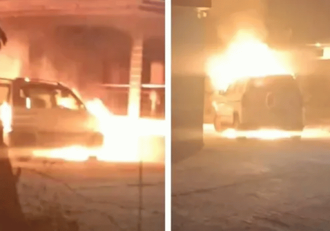 Kushinagar: Two vehicles gutted in Rampur Khurd