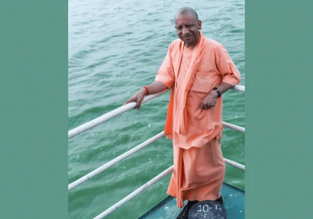 Chief Minister Yogi enjoyed a ride on the Lake Queen