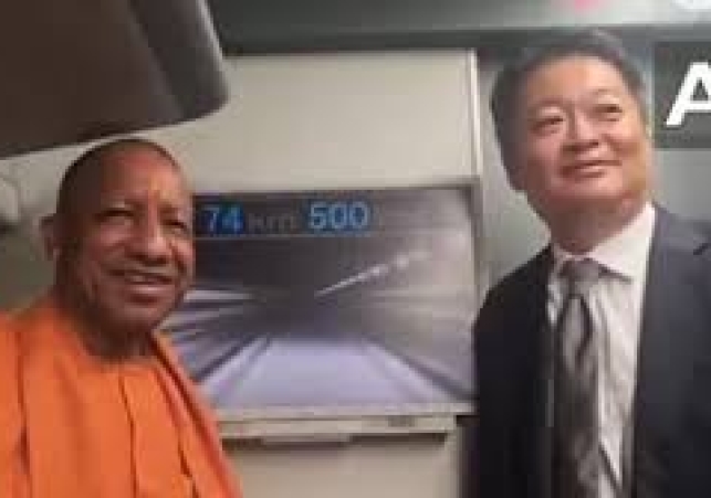 जापान दौरे पर सीएम योगी ने लिया मैग्लेव ट्रेन का अनुभव