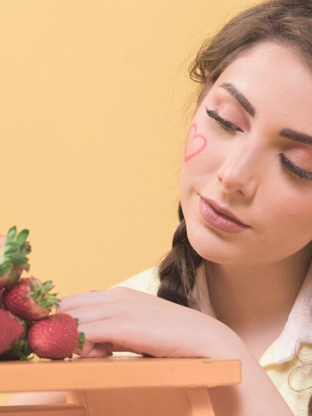 स्वस्थ और चमकदार त्वचा पाने के लिए ,जानिए स्ट्रॉबेरी के ये 10 फायदे